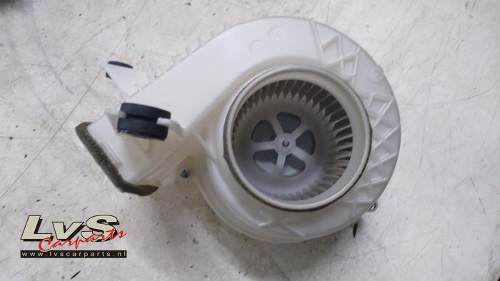 Motor de ventilador de calefactor de un Lexus IS (E3) 300h 2.5 16V 2014