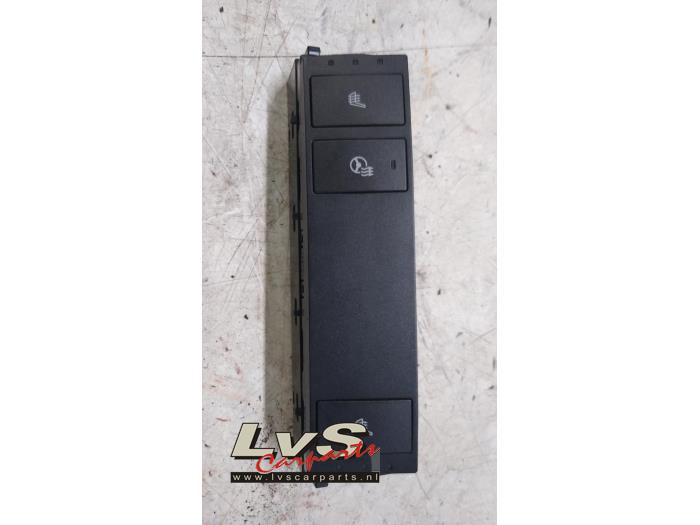 Interruptor de calefactor de asiento de un Lexus IS (E3) 300h 2.5 16V 2014