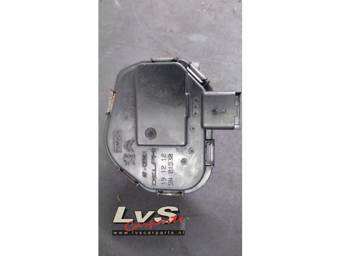 Throttle body from a Peugeot 208 I (CA/CC/CK/CL) 1.4 HDi 2012