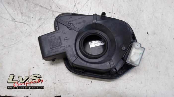 Tank cap cover from a Opel Corsa F (UB/UH/UP) 1.2 12V 75 2020