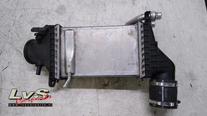 Usados Intercooler Mercedes C (W205) C-180 1.6 16V Precio € 125,00 Norma de margen ofrecido por LvS Carparts