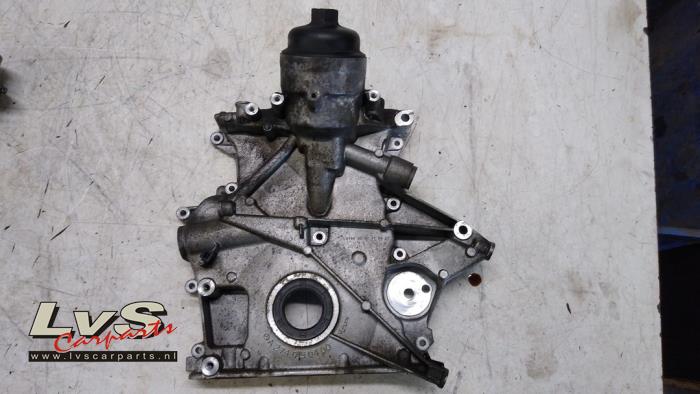 Usagé Couvercle de distribution Mercedes C (W205) C-180 1.6 16V Prix € 100,00 Règlement à la marge proposé par LvS Carparts