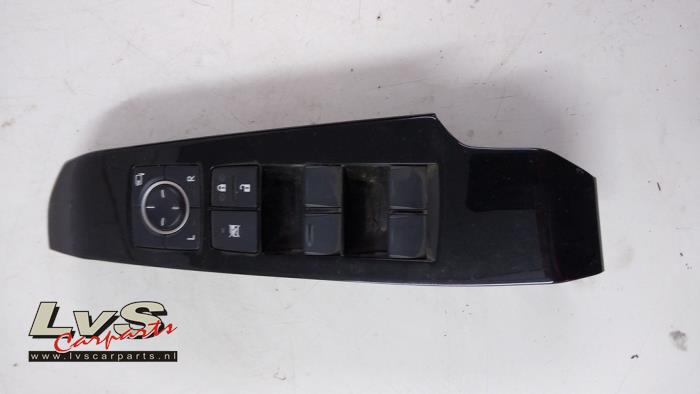Usados Interruptor combinado de ventanillas Lexus IS (E3) 300h 2.5 16V Precio € 62,00 Norma de margen ofrecido por LvS Carparts