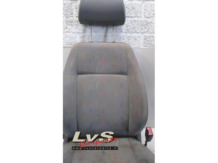 Seat, right from a Volkswagen Caddy III (2KA,2KH,2CA,2CH) 1.9 TDI 2005