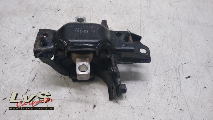 Gearbox mount from a Volkswagen Polo V (6R) 1.2 TDI 12V BlueMotion 2012