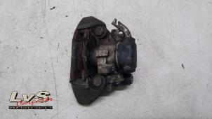 Used Rear brake calliper, right Peugeot 206 CC (2D) 1.6 16V Price € 20,00 Margin scheme offered by LvS Carparts
