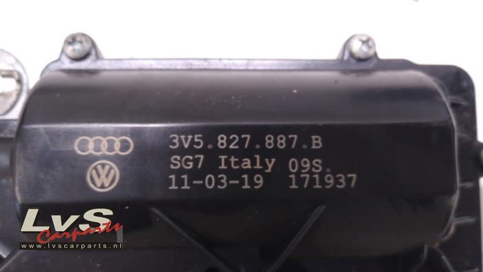 Motor for power tailgate closer from a Audi A4 Avant (B9) 2.0 35 TDI 16V 2019