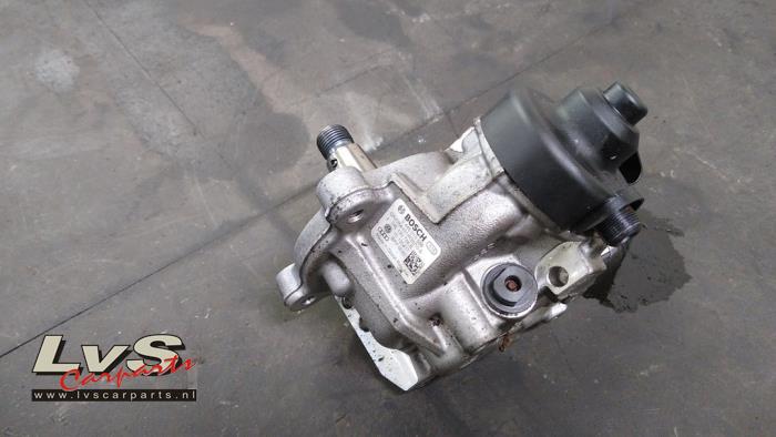 Mechanical fuel pump from a Volkswagen Caddy IV 2.0 TDI 102 2016