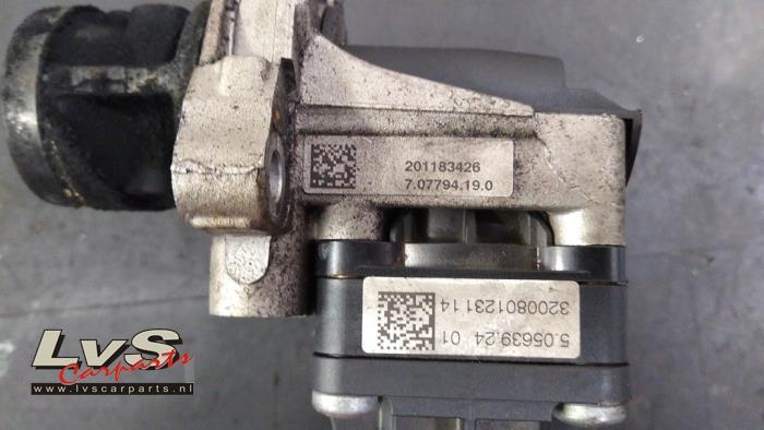 AGR Ventil van een Peugeot Partner (EA//EF/EN/EU) 1.5 BlueHDi 75 2019