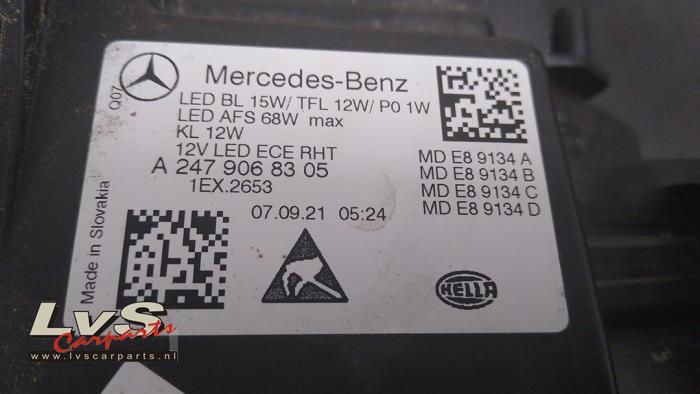 Headlight, right from a Mercedes-Benz B (W247) 2.0 B-220 Turbo 16V 2021