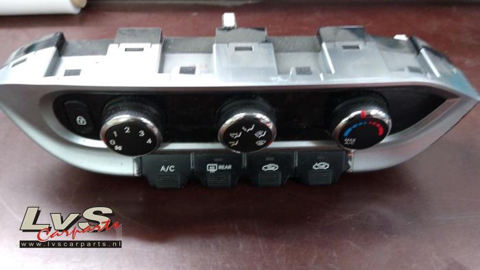 Panel de control de calefacción de un Kia Rio III (UB) 1.2 CVVT 16V 2014