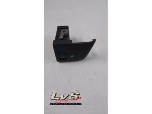 Used Seat heating switch Volkswagen New Beetle (9C1/9G1) 1.9 TDI 90 Price € 19,00 Margin scheme offered by LvS Carparts