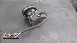 Used Power steering pump Mercedes Vito (639.7) 2.2 109 CDI 16V Price € 100,00 Margin scheme offered by LvS Carparts