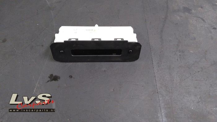 Używane Zegar Peugeot 206 (2A/C/H/J/S) 1.4 XR,XS,XT,Gentry Cena € 20,00 Procedura marży oferowane przez LvS Carparts