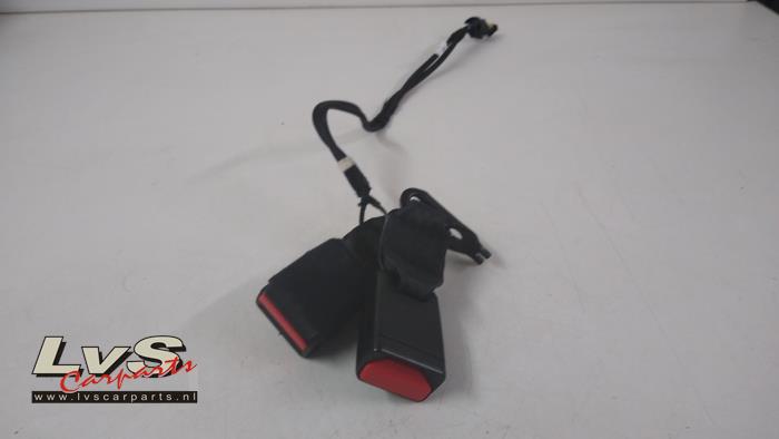 Rear seatbelt buckle, right from a Opel Corsa F (UB/UH/UP) 1.2 Turbo 12V 100 2021