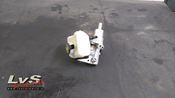 Used Master cylinder Audi A4 Avant (B8) 2.0 TDI 16V Price € 25,00 Margin scheme offered by LvS Carparts