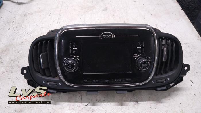 Używane Radioodtwarzacz CD Fiat 500 (312) 1.2 Cena € 375,00 Procedura marży oferowane przez LvS Carparts
