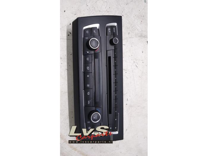 Heater control panel from a BMW 1 serie (F20) 118d 2.0 16V 2011
