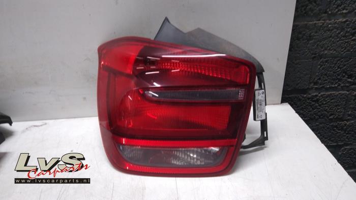 Taillight, left from a BMW 1 serie (F20) 118d 2.0 16V 2011