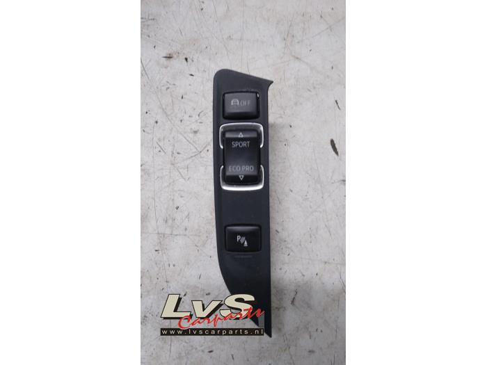 Używane Przelacznik ESP BMW 1 serie (F20) 118d 2.0 16V Cena € 35,00 Procedura marży oferowane przez LvS Carparts