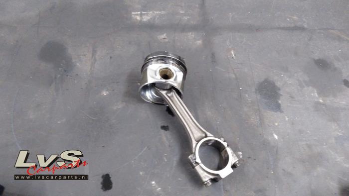 Usados Pistón Volkswagen Golf VI (5K1) 1.6 TDI 16V Precio € 50,00 Norma de margen ofrecido por LvS Carparts