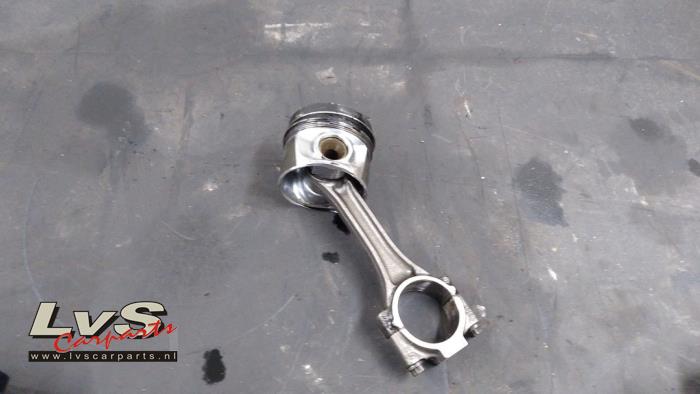 Usados Pistón Volkswagen Golf VI (5K1) 1.6 TDI 16V Precio € 50,00 Norma de margen ofrecido por LvS Carparts