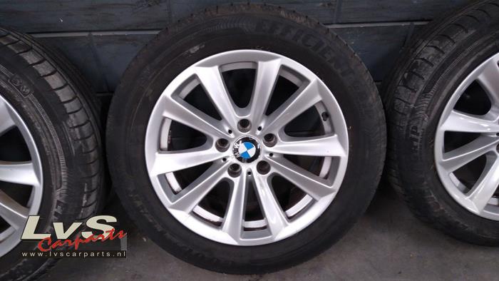 Kit jantes + pneumatiques d'un BMW 3 serie (F30) 316d 2.0 16V 2012