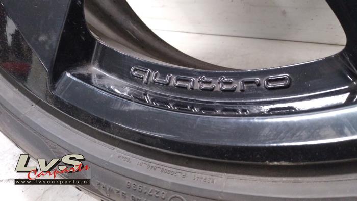 Wheel + tyre from a Audi A5 Sportback (F5A/F5F) 2.0 TFSI Mild Hybrid 16V 2017