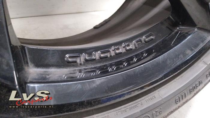 Wheel + tyre from a Audi A5 Sportback (F5A/F5F) 2.0 TFSI Mild Hybrid 16V 2017