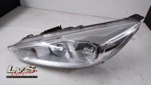 Used Headlight, left Ford Focus 3 Wagon 2.0 TDCi 16V 150 Price € 120,00 Margin scheme offered by LvS Carparts