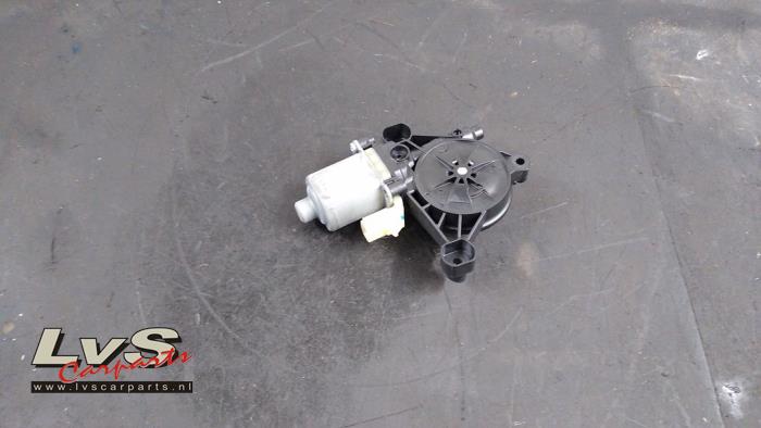 Usados Motor de ventanilla de puerta Jeep Compass II (MP) 1.6 D 16V Multijet II Precio € 45,00 Norma de margen ofrecido por LvS Carparts