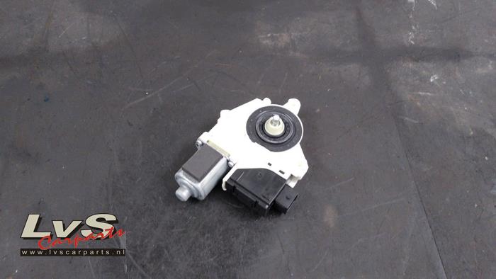 Usados Motor de ventanilla de puerta Jeep Compass II (MP) 1.6 D 16V Multijet II Precio € 50,00 Norma de margen ofrecido por LvS Carparts