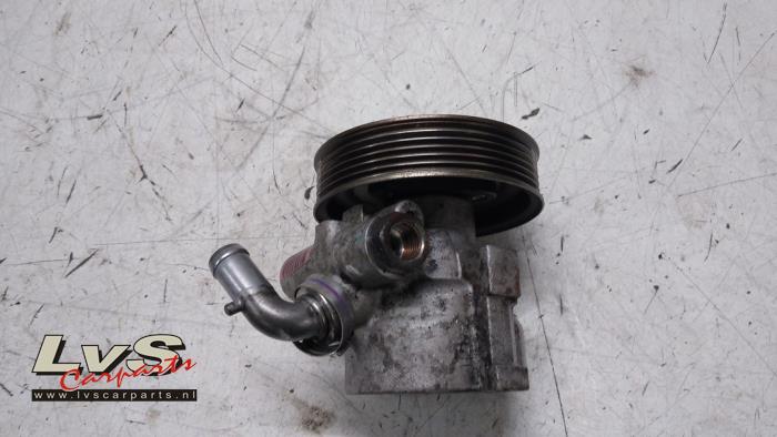 Usagé Pompe de direction Opel Combo 1.3 CDTI 16V Prix € 75,00 Règlement à la marge proposé par LvS Carparts