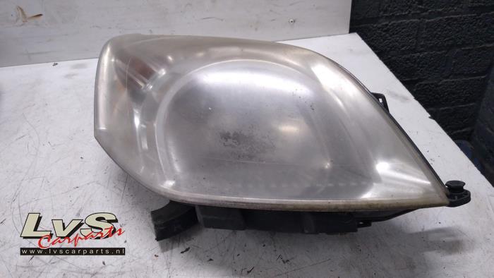 Używane Reflektor prawy Fiat Fiorino (225) 1.3 JTD 16V Multijet Cena € 32,00 Procedura marży oferowane przez LvS Carparts