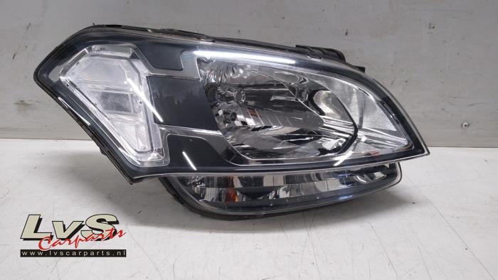 Używane Reflektor prawy Kia Soul I (AM) 1.6 CVVT 16V Cena € 158,00 Procedura marży oferowane przez LvS Carparts