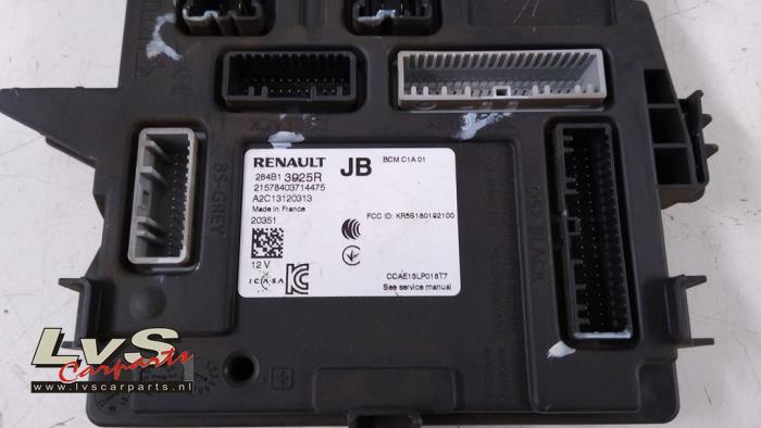 Body control computer from a Renault Captur II (RJB) 1.0 TCe 90 12V 2021