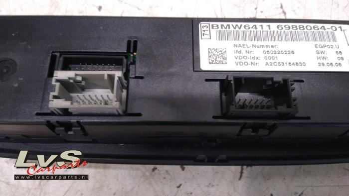 Heater control panel from a BMW 1 serie (E87/87N) 118i 16V 2006