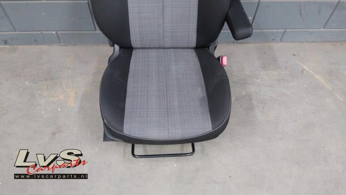 Seat, right from a Kia Venga 1.4 CVVT 16V 2011