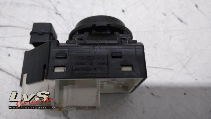 Interruptor de retrovisor de un Kia Venga 1.4 CVVT 16V 2011