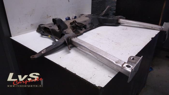 Subframe from a Peugeot Partner Tepee (7A/B/C/D/E/F/G/J/P/S) 1.2 12V e-THP PureTech 110 2018