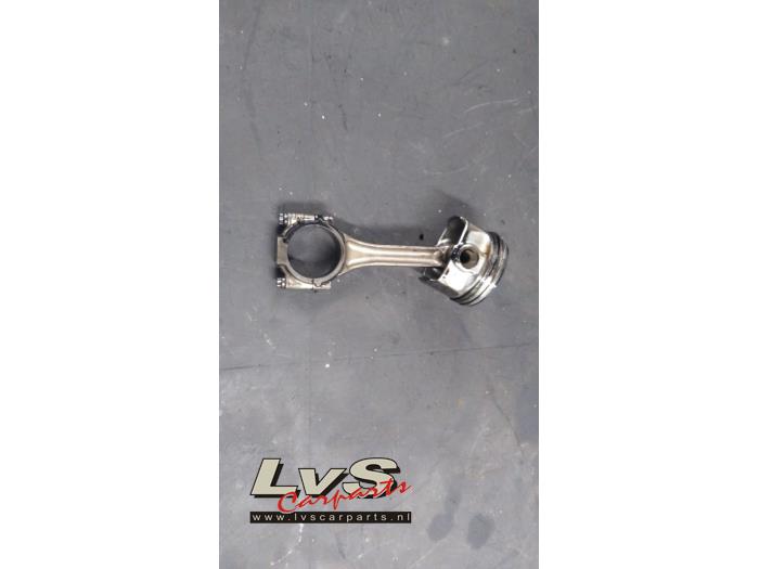 Usados Pistón Volkswagen Caddy III (2KA,2KH,2CA,2CH) 2.0 SDI Precio € 40,00 Norma de margen ofrecido por LvS Carparts