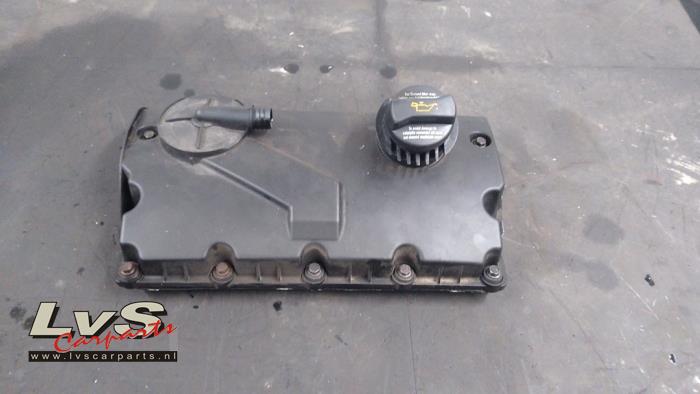 Usagé Couvercle soupapes Volkswagen Caddy III (2KA,2KH,2CA,2CH) 2.0 SDI Prix € 40,00 Règlement à la marge proposé par LvS Carparts