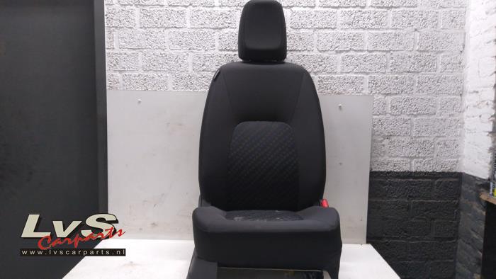 Używane Fotel prawy Suzuki Celerio (LF) 1.0 12V Cena € 100,00 Procedura marży oferowane przez LvS Carparts