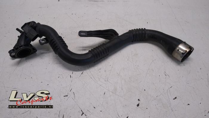 Turbo hose from a Renault Clio IV (5R) 0.9 Energy TCE 90 12V 2019