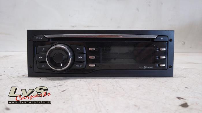 Reproductor de CD y radio de un Peugeot 208 I (CA/CC/CK/CL) 1.6 Blue HDi 75 2015