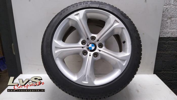 Wheel + tyre from a BMW X1 (E84) xDrive 20d 2.0 16V 2011
