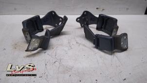 Used Set of hinges Mercedes Vito (447.6) 1.6 111 CDI 16V Price € 242,00 Inclusive VAT offered by LvS Carparts