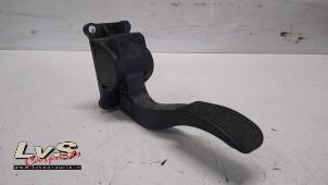 Used Accelerator pedal Mercedes Vito (447.6) 1.6 111 CDI 16V Price € 36,30 Inclusive VAT offered by LvS Carparts