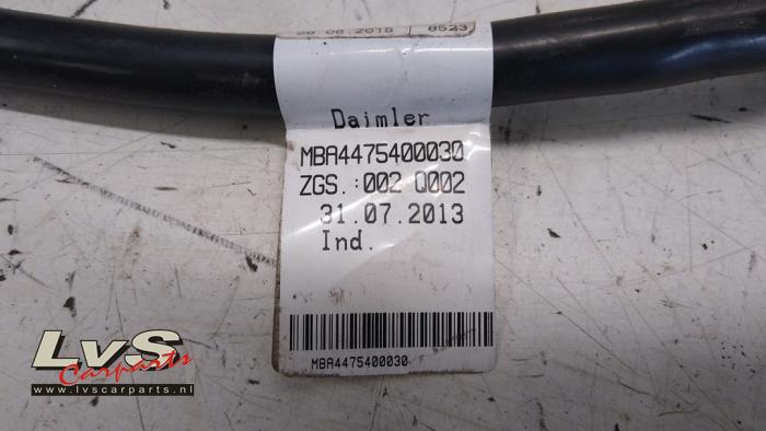 Poste de batería de un Mercedes-Benz Vito (447.6) 1.6 111 CDI 16V 2015