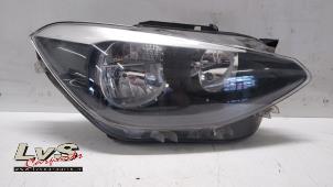 Używane Reflektor prawy BMW 1 serie (F20) 116d 2.0 16V Cena € 225,00 Procedura marży oferowane przez LvS Carparts